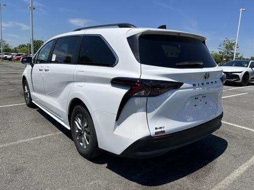 2026 Toyota Sienna LE