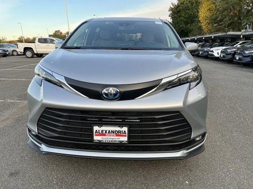 2025 Toyota Sienna XLE