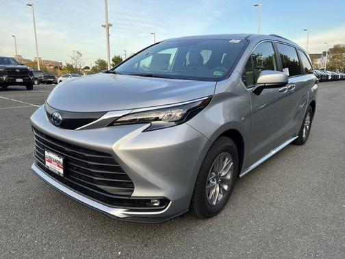2025 Toyota Sienna XLE