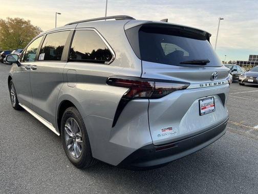 2025 Toyota Sienna XLE