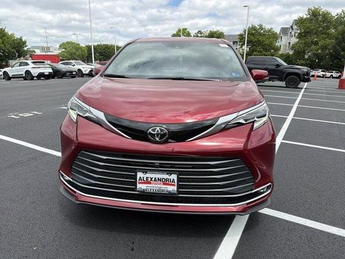 Ruby Flare Pearl 2026 Toyota Sienna Platinum 7 Passenger