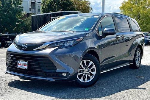 2025 Toyota Sienna XLE