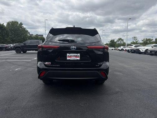 2022 Toyota Highlander Hybrid XLE