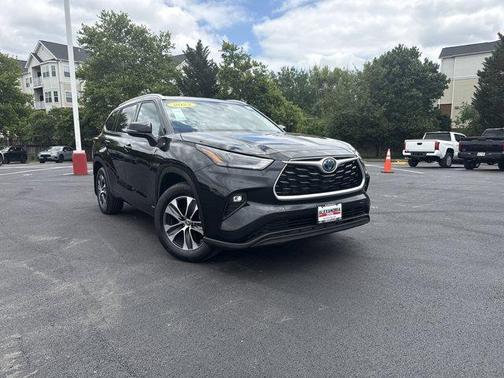 2022 Toyota Highlander Hybrid XLE