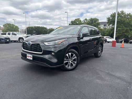 2022 Toyota Highlander Hybrid XLE