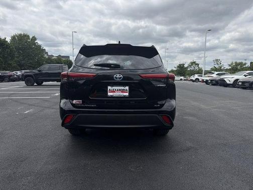2022 Toyota Highlander Hybrid XLE