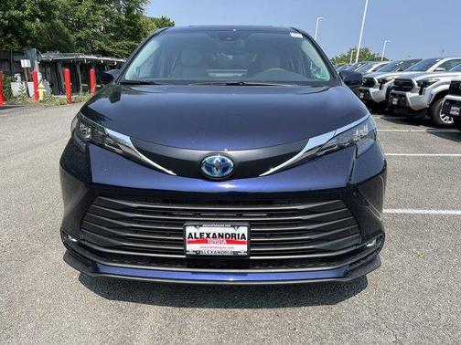 2025 Toyota Sienna XLE