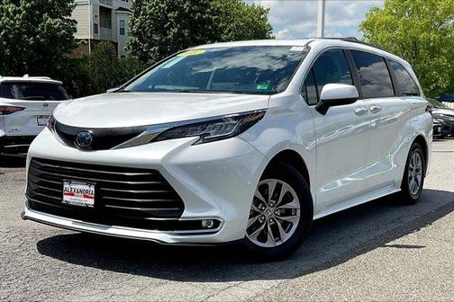 2022 Toyota Sienna XLE