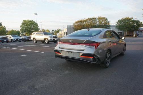 Metal 2024 Hyundai ELANTRA Limited