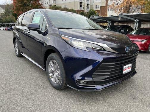 2025 Toyota Sienna XLE