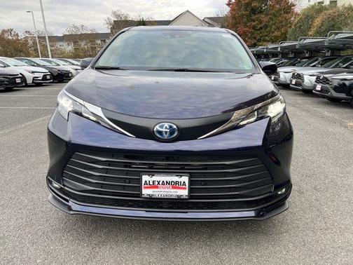 2025 Toyota Sienna XLE