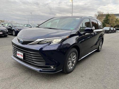 2025 Toyota Sienna XLE