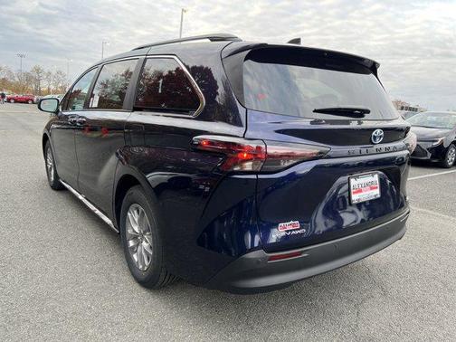 2025 Toyota Sienna XLE