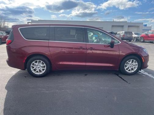 2022 Chrysler Voyager LX