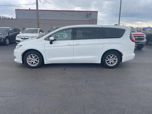 2022 Chrysler Voyager LX