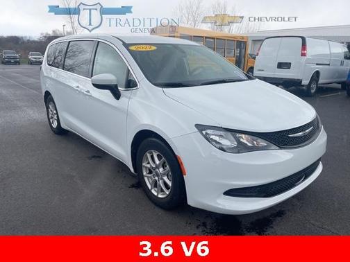 2022 Chrysler Voyager LX