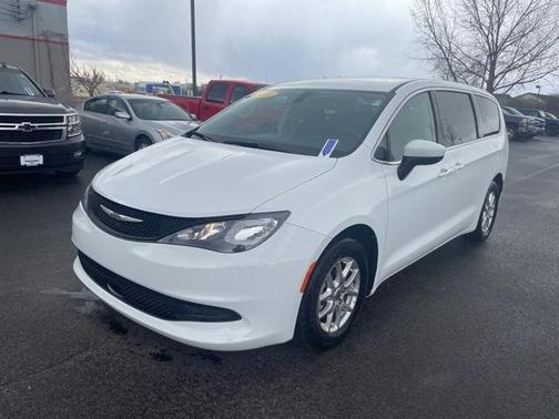 2022 Chrysler Voyager LX