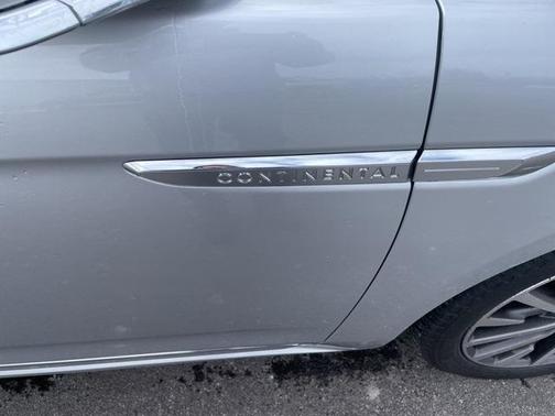 2017 Lincoln Continental Select