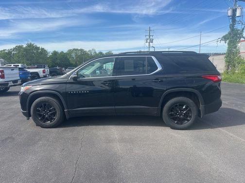 Mosaic Black Metallic 2019 Chevrolet Traverse LT Cloth