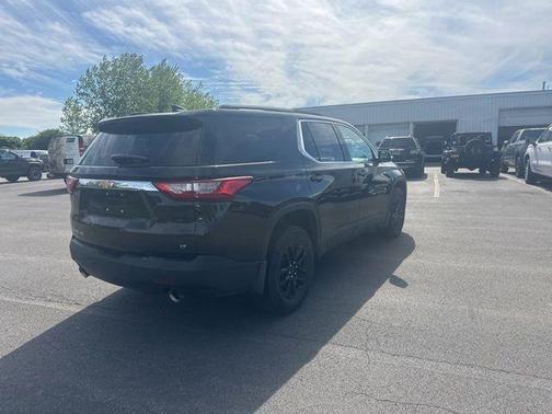 Mosaic Black Metallic 2019 Chevrolet Traverse LT Cloth