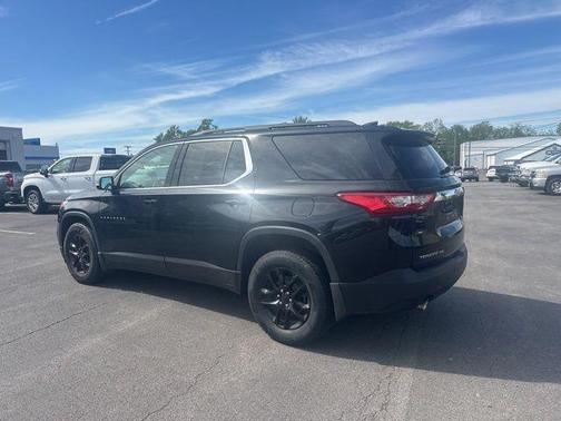 Mosaic Black Metallic 2019 Chevrolet Traverse LT Cloth