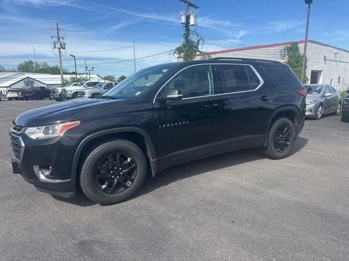 Mosaic Black Metallic 2019 Chevrolet Traverse LT Cloth