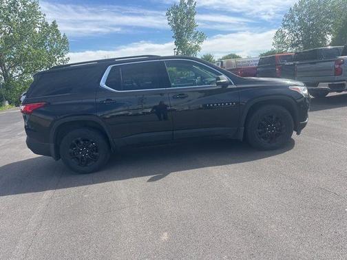 Mosaic Black Metallic 2019 Chevrolet Traverse LT Cloth