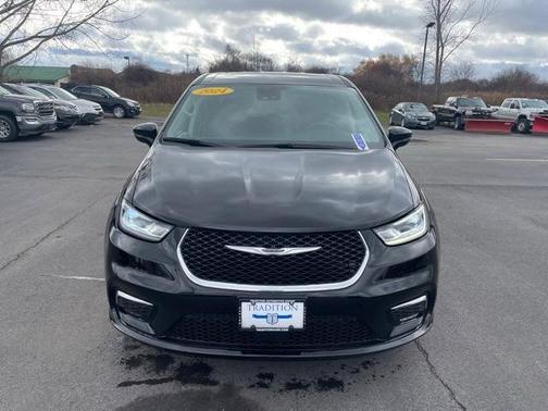 2024 Chrysler Pacifica Touring-L