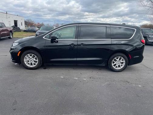 2024 Chrysler Pacifica Touring-L
