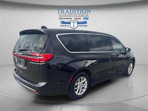 2024 Chrysler Pacifica Touring-L