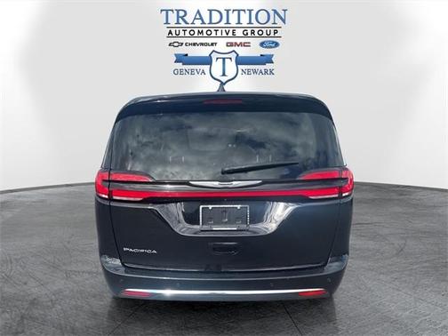 2024 Chrysler Pacifica Touring-L