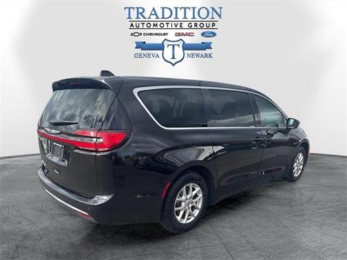 2024 Chrysler Pacifica Touring-L