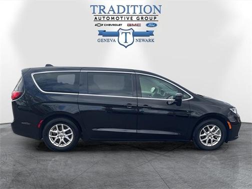 2024 Chrysler Pacifica Touring-L