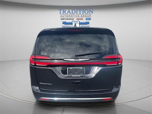 2024 Chrysler Pacifica Touring-L