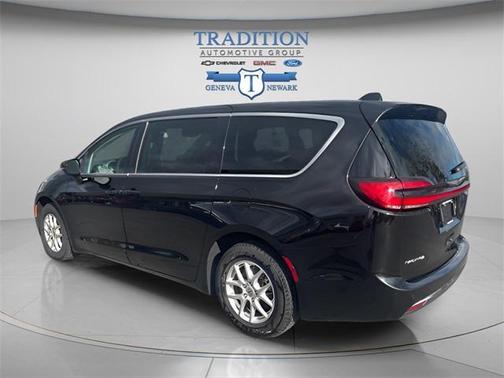 2024 Chrysler Pacifica Touring-L