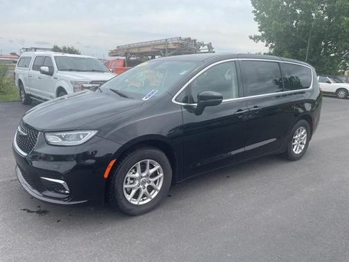 2023 Chrysler Pacifica Touring-L