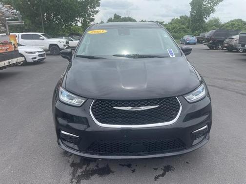 2023 Chrysler Pacifica Touring-L