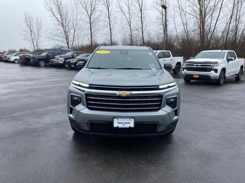 Sterling Gray Metallic 2025 Chevrolet Traverse LT