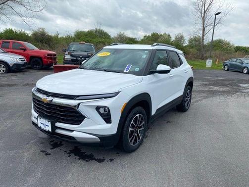 Summit White 2025 Chevrolet Trailblazer LT