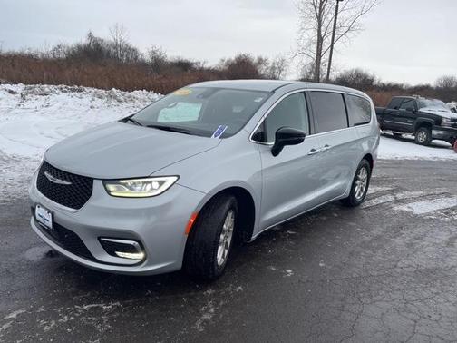 2024 Chrysler Pacifica Touring-L