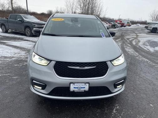 2024 Chrysler Pacifica Touring-L