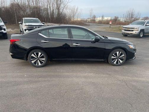 2022 Nissan Altima 2.5 SV