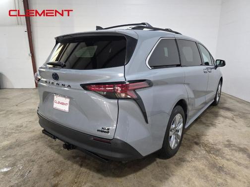 2022 Toyota Sienna XLE Woodland Edition