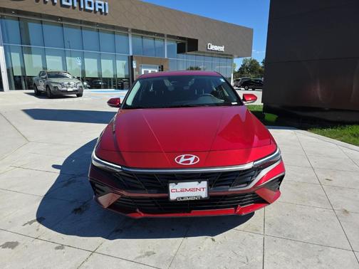 2025 Hyundai ELANTRA SE