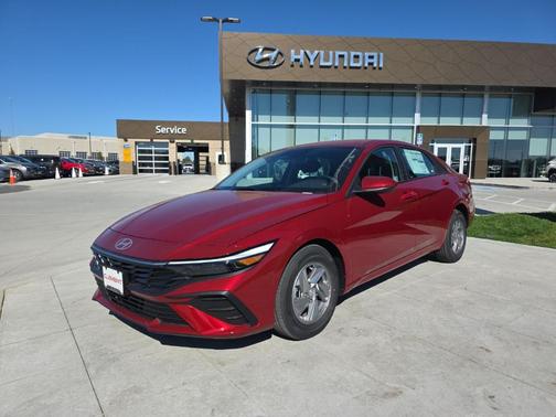 2025 Hyundai ELANTRA SE