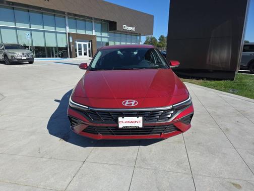 2025 Hyundai ELANTRA SE