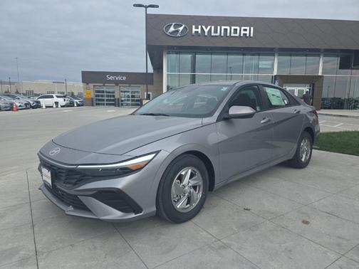 2025 Hyundai ELANTRA SE