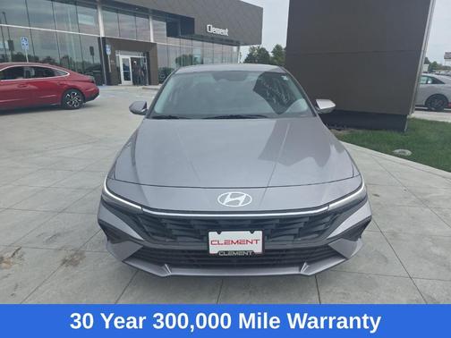 2025 Hyundai ELANTRA SE