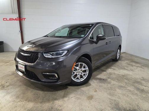 2023 Chrysler Pacifica Touring-L