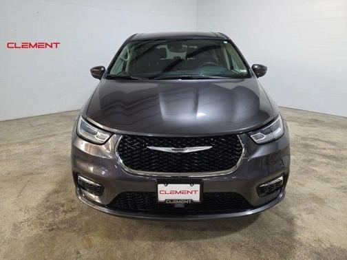 2023 Chrysler Pacifica Touring-L